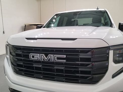 Used 2022 GMC Sierra 1500 Elevation w/ LPO, Elevation Black Package AWD/4WD image 2