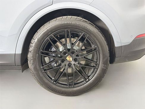 Certified 2026 Porsche Cayenne AWD/4WD image 12