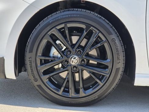 Used 2025 Toyota Camry SE w/ Convenience Package FWD image 8