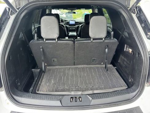 Used 2020 Ford Explorer XLT w/ Equipment Group 202A AWD/4WD image 13