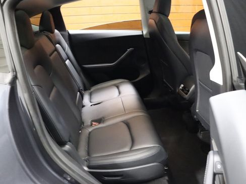 Used 2022 Tesla Model Y Long Range image 49