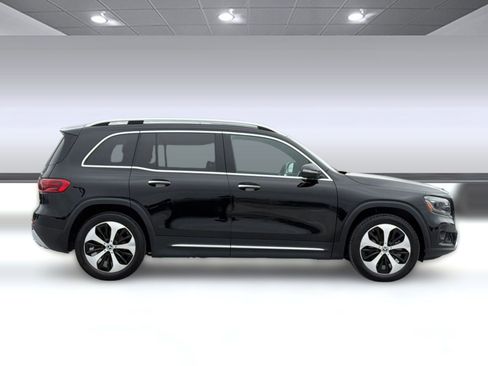 Used 2025 Mercedes-Benz GLB 250 4MATIC image 8