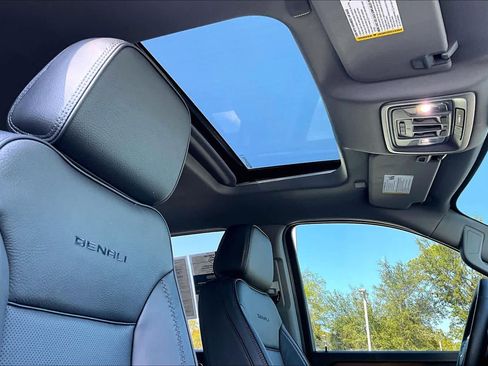Used 2025 GMC Sierra 2500 Denali w/ Denali Reserve Package image 14