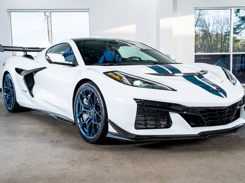 Used 2026 Chevrolet Corvette ZR1 w/ ZR1 Carbon Fiber Aero Package image 4