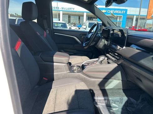 Used 2024 Chevrolet Colorado Z71 w/ Z71 Convenience Package 2 image 32