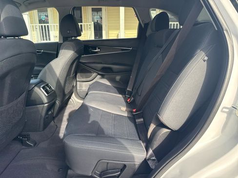 Used 2019 Kia Sorento S image 28