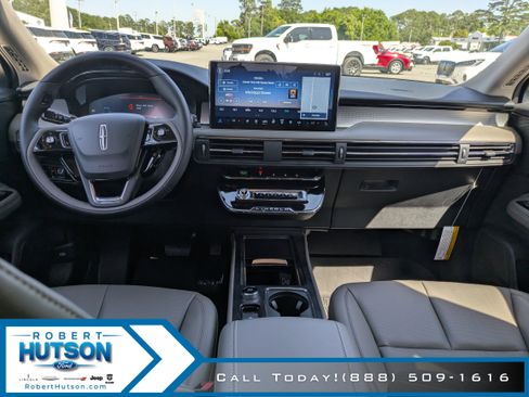 New 2025 Lincoln Corsair FWD w/ Equipment Group 101A image 16