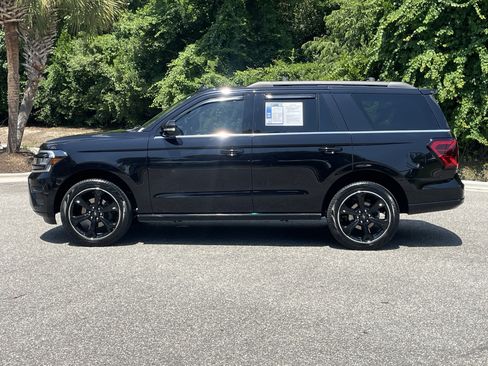 Used 2024 Ford Expedition Limited AWD/4WD image 6