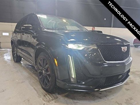 Used 2023 Cadillac XT6 Sport w/ Technology Package image 2