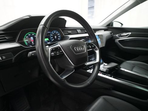 Used 2022 Audi e-tron Premium Plus w/ Premium Plus Package AWD/4WD image 7