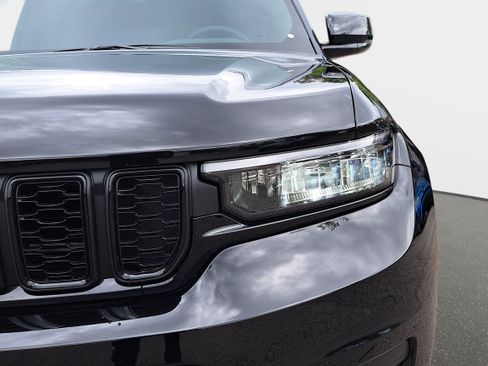 Used 2023 Jeep Grand Cherokee L Laredo AWD/4WD image 32