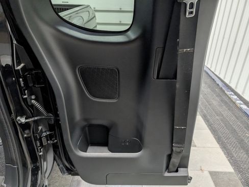 Used 2025 Nissan Frontier S w/ S Utility Package image 9