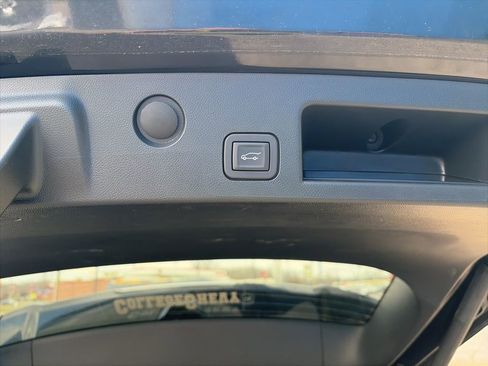 Used 2025 Chevrolet Equinox LT w/ Convenience Package II image 10