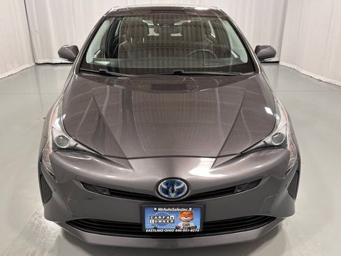 Used 2018 Toyota Prius image 2