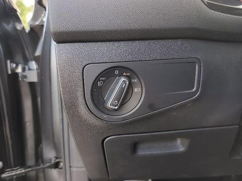 Used 2020 Volkswagen Tiguan SE R-Line image 23