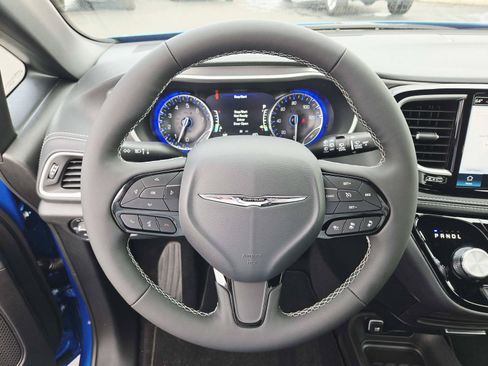 New 2026 Chrysler Pacifica Select w/ S Appearance Package FWD image 22