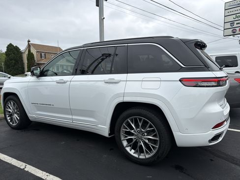 Certified 2025 Jeep Grand Cherokee Summit w/ Adv Protech Group IV AWD/4WD image 5