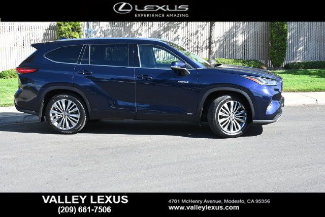 Used 2021 Toyota Highlander Platinum AWD/4WD image 3