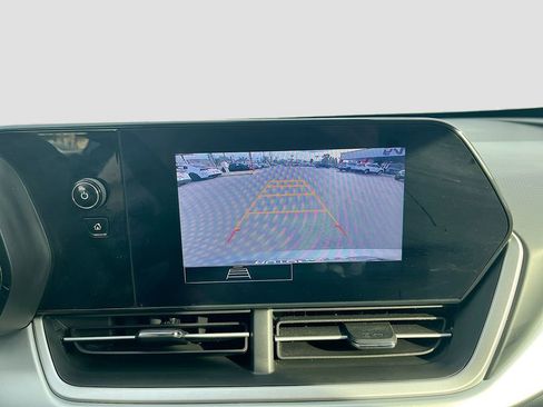 Used 2024 Chevrolet Trax RS FWD image 13