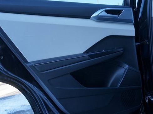 Certified 2025 Volkswagen Taos SE w/ Panoramic Sunroof Package image 41