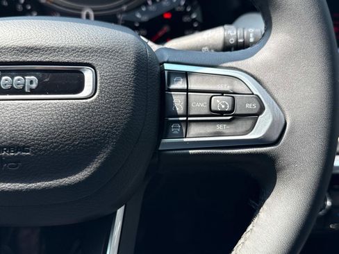 Used 2024 Jeep Compass Limited image 7