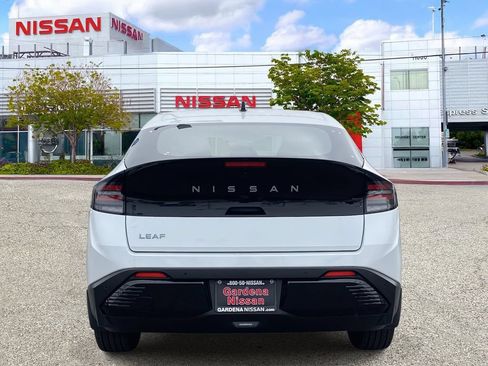 New 2026 Nissan Leaf w/ Illuminated Package FWD image 3