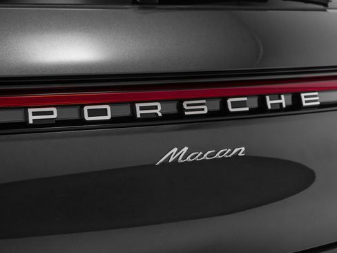 Used 2025 Porsche Macan image 15