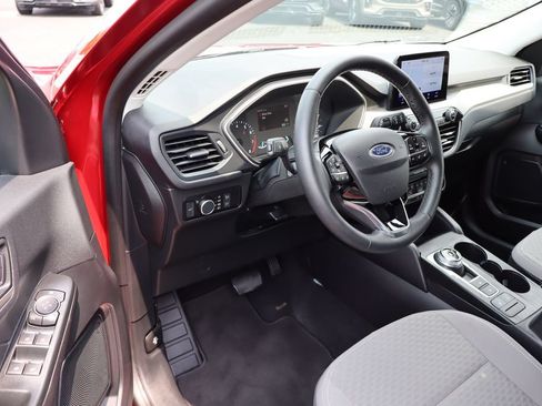 Used 2022 Ford Escape SE w/ SE Sport Appearance Package AWD/4WD image 4