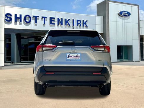 Used 2022 Toyota RAV4 XLE AWD/4WD image 7