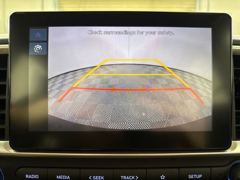 Certified 2023 Hyundai Venue SEL image 17