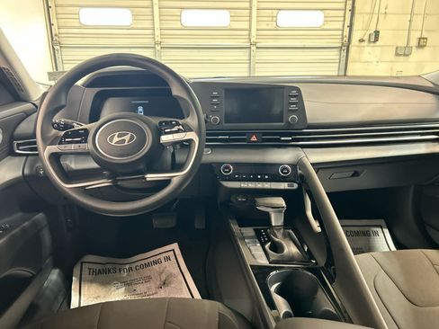 Used 2026 Hyundai Elantra Hybrid w/ Cargo Package FWD image 4