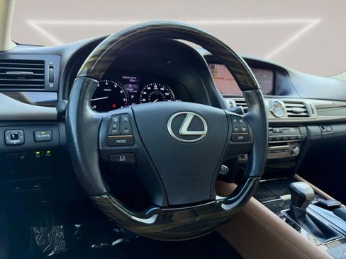 Used 2013 Lexus LS 460 w/ Comfort Pkg RWD image 21