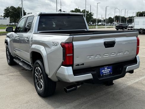 Used 2025 Toyota Tacoma TRD Sport AWD/4WD image 7