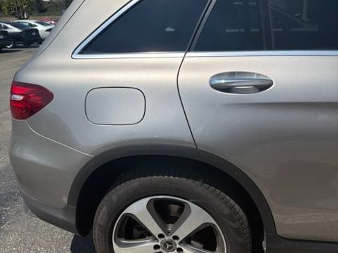 Used 2019 Mercedes-Benz GLC 300 image 4