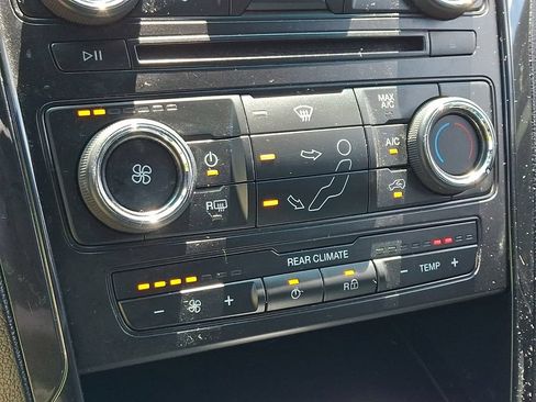 Used 2016 Ford Explorer XLT AWD/4WD image 16