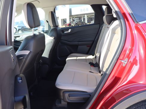 Used 2022 Ford Escape Titanium image 10