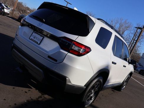 Certified 2024 Honda Pilot TrailSport image 7