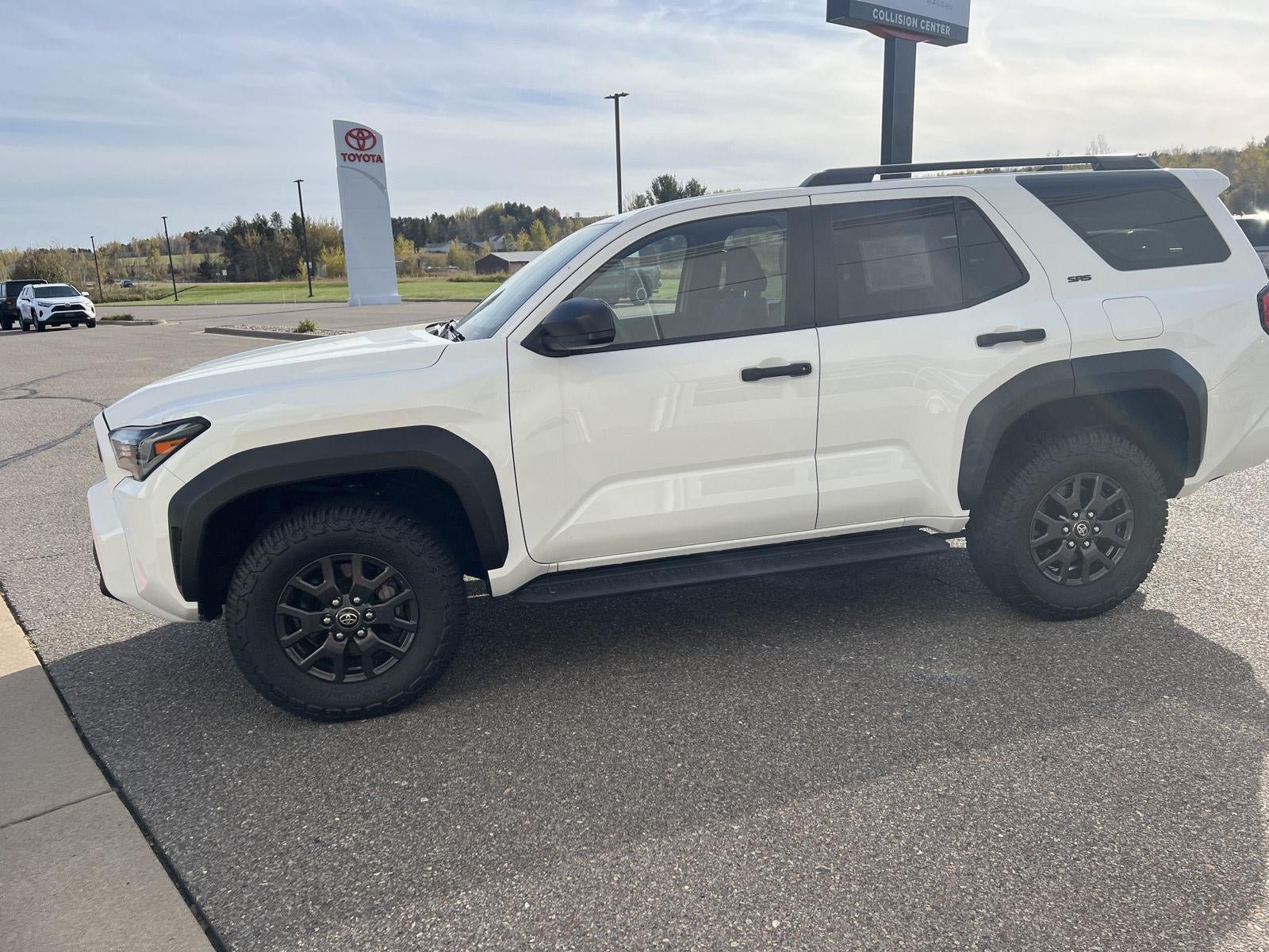 Used 2025 Toyota 4Runner SR5 AWD/4WD image 30