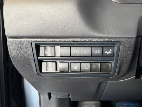 Used 2024 Toyota Sequoia Platinum AWD/4WD image 27