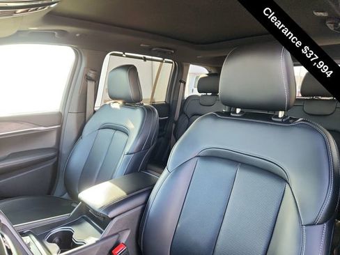 Used 2025 Jeep Grand Cherokee Limited w/ Luxury Tech Group II AWD/4WD image 19