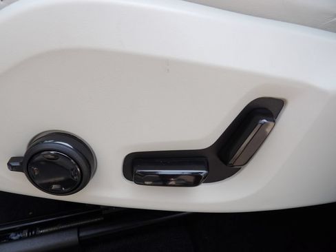 Certified 2025 Volvo XC60 B5 Ultra w/ Protection Package Premier AWD/4WD image 16