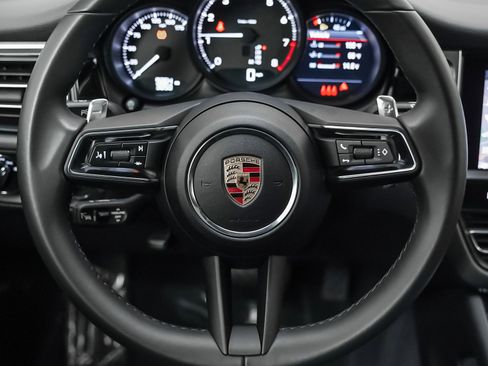 Used 2025 Porsche Macan image 17