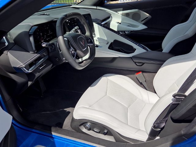 Used 2025 Chevrolet Corvette Stingray Preferred Cpe w/ 2LT RWD image 8