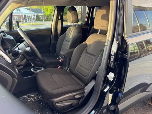 Used 2018 Jeep Renegade Latitude w/ Cold Weather Group AWD/4WD image 10