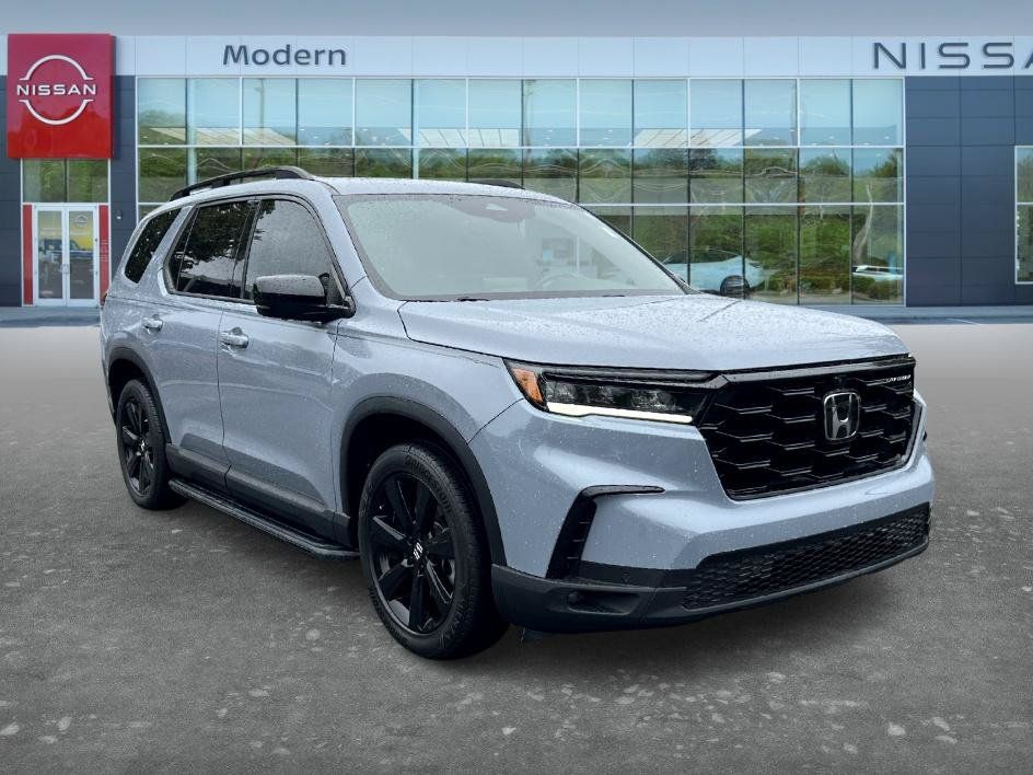 Used 2025 Honda Pilot Black Edition image 3