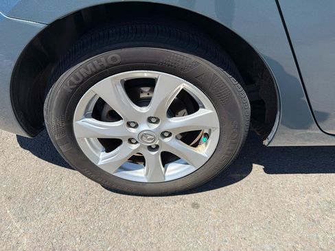 Used 2011 MAZDA MAZDA3 i Touring FWD image 29