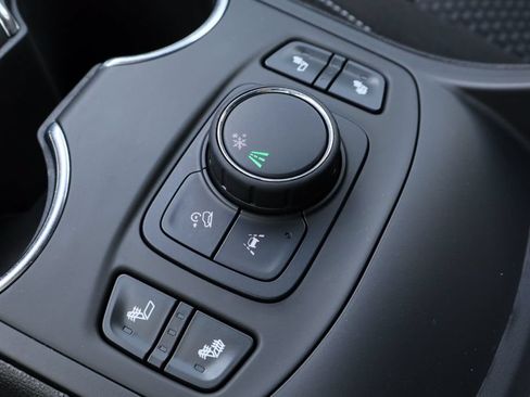 Used 2022 GMC Terrain SLE w/ Driver Convenience Package FWD image 19