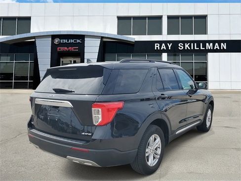 Used 2023 Ford Explorer XLT w/ Equipment Group 202A image 4