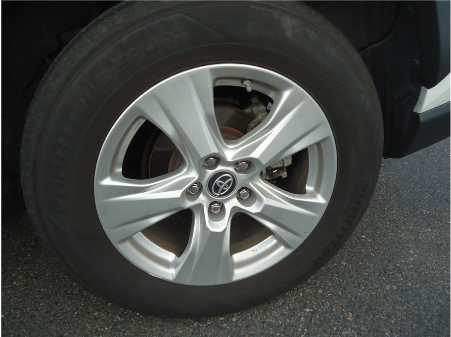Used 2019 Toyota RAV4 LE w/ Carpet Mat Package AWD/4WD image 32
