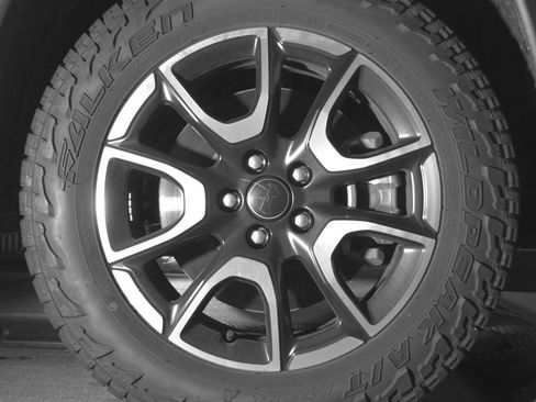 Used 2025 Jeep Compass Trailhawk AWD/4WD image 12